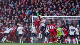 九游体育APP下载-刚刚！萨拉赫在RNG比赛中逆转印第安纳步行者迎欧联关键赛，今夜阿斯顿维拉备战社区盾 